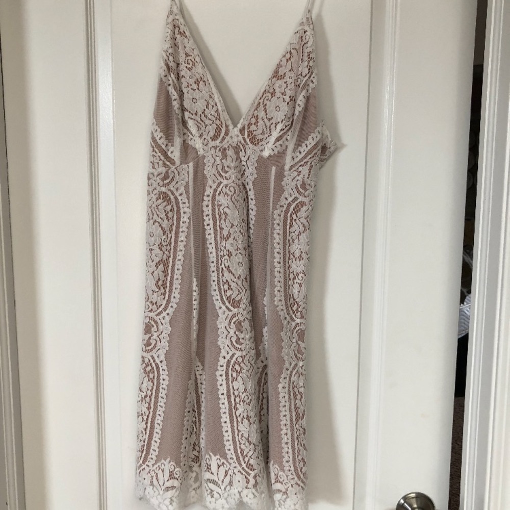 Nude & White Lace Dress from Lush! Only worn once!